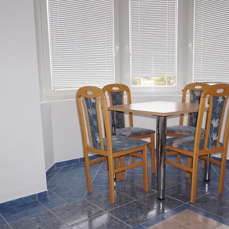 Villa Latina With 6 Apartments And A Shared Pool Vir Exteriör bild