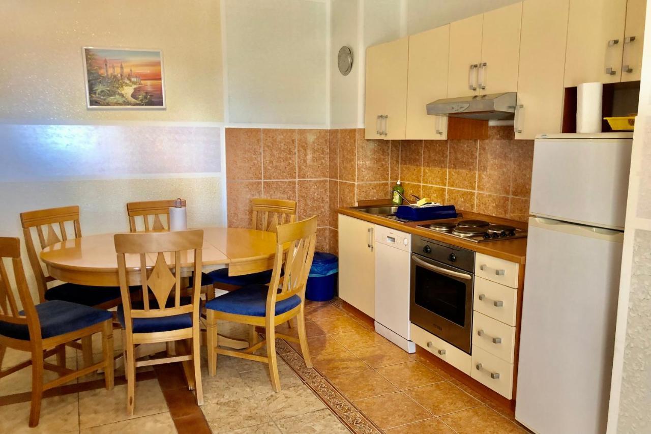 Villa Latina With 6 Apartments And A Shared Pool Vir Exteriör bild