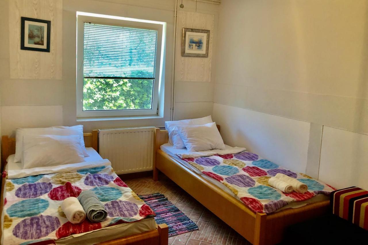 Villa Latina With 6 Apartments And A Shared Pool Vir Exteriör bild