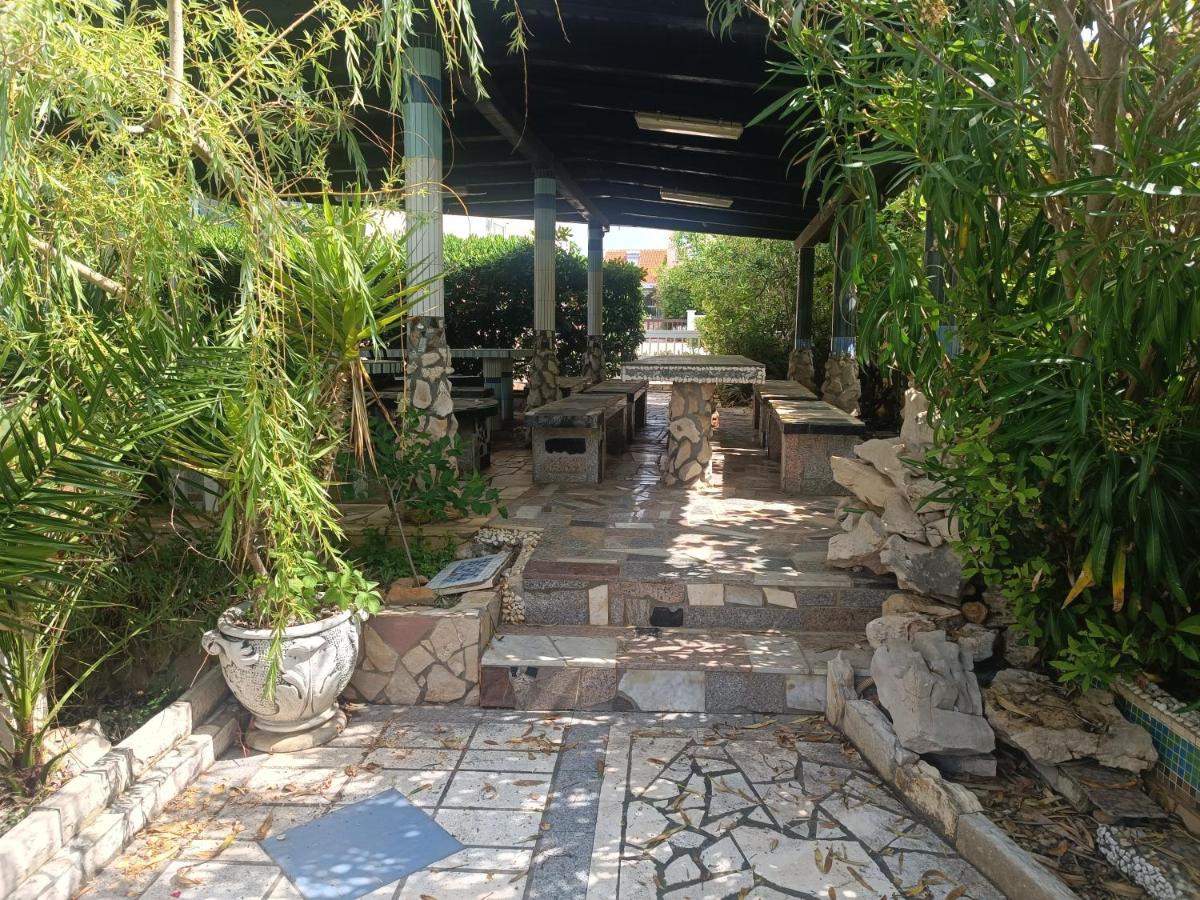 Villa Latina With 6 Apartments And A Shared Pool Vir Exteriör bild