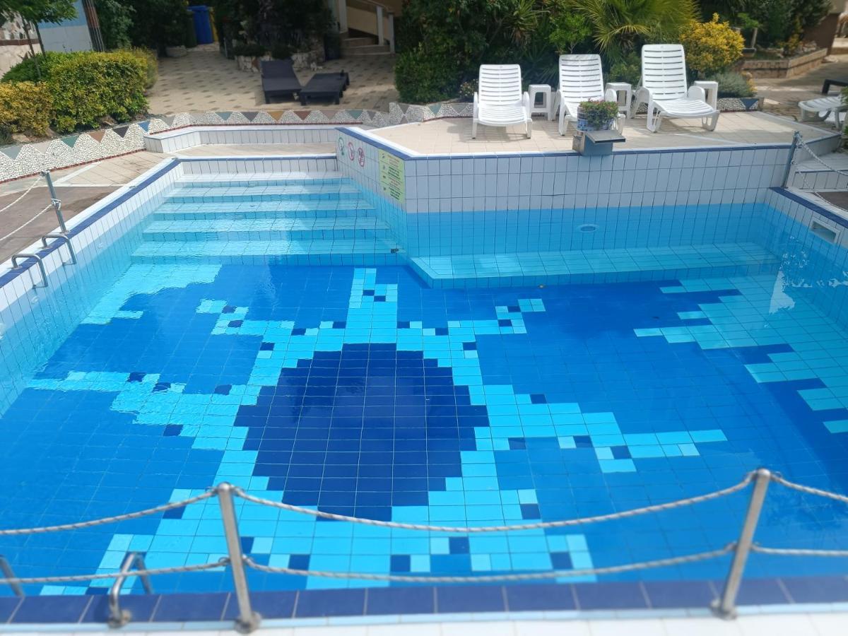 Villa Latina With 6 Apartments And A Shared Pool Vir Exteriör bild