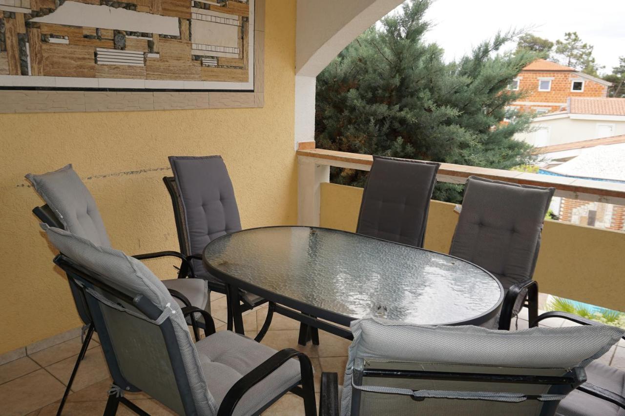 Villa Latina With 6 Apartments And A Shared Pool Vir Exteriör bild