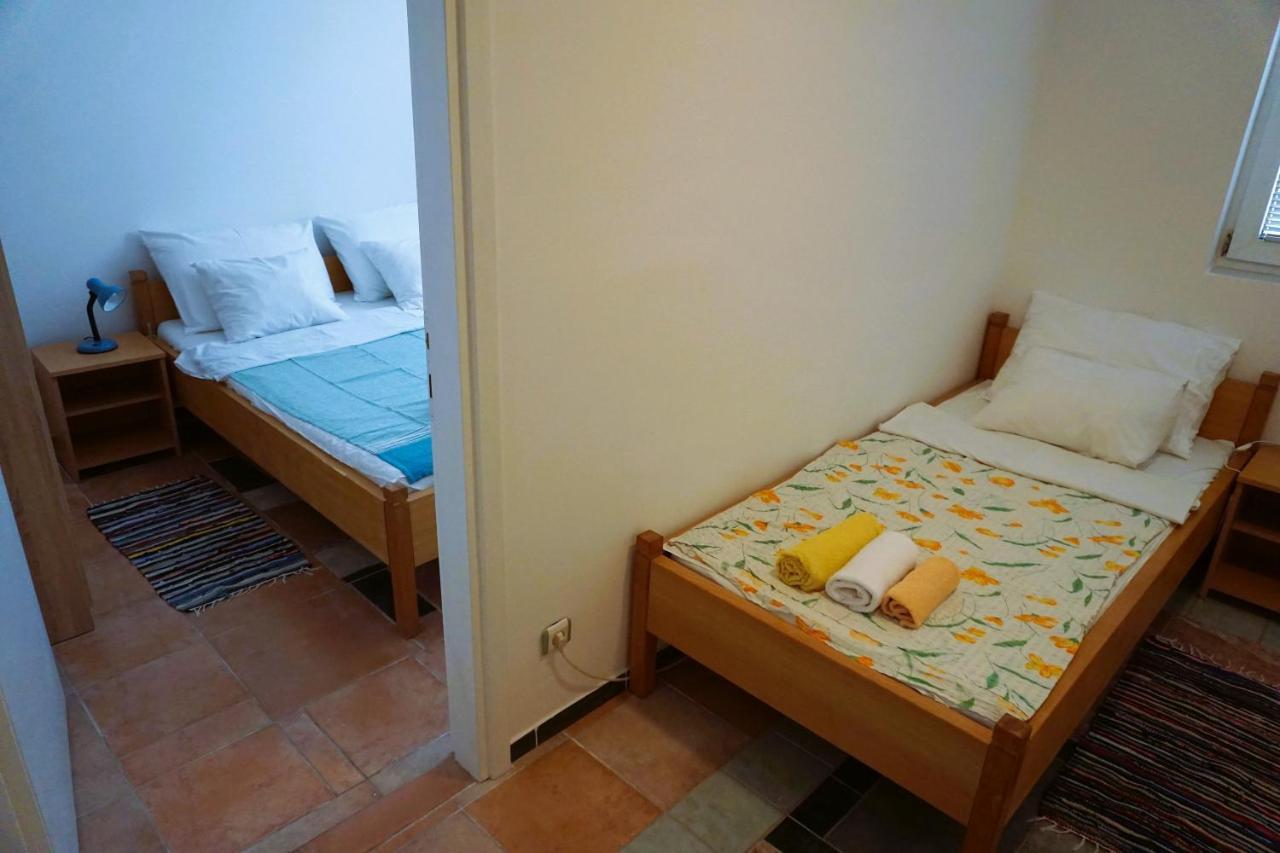 Villa Latina With 6 Apartments And A Shared Pool Vir Exteriör bild