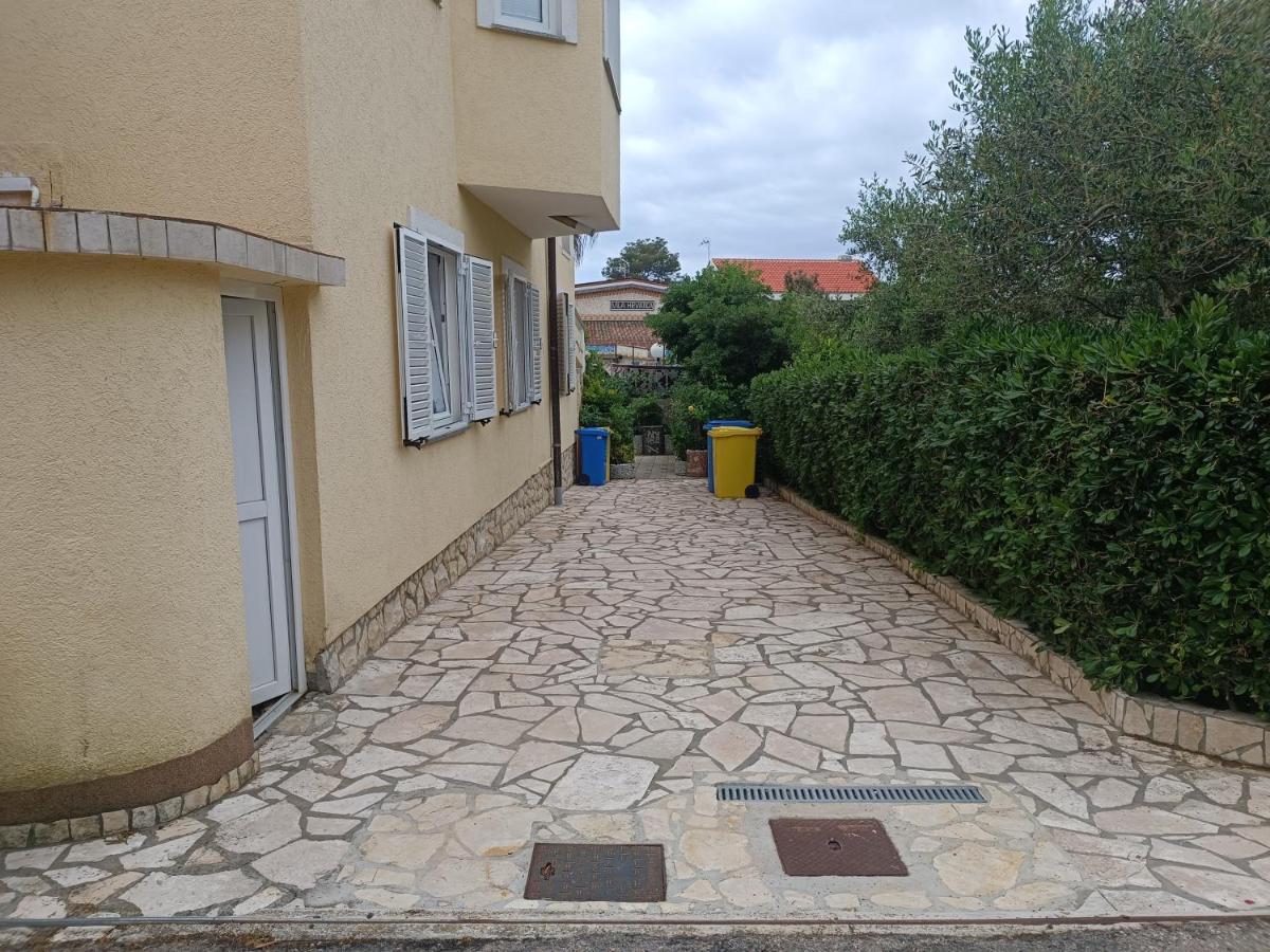 Villa Latina With 6 Apartments And A Shared Pool Vir Exteriör bild