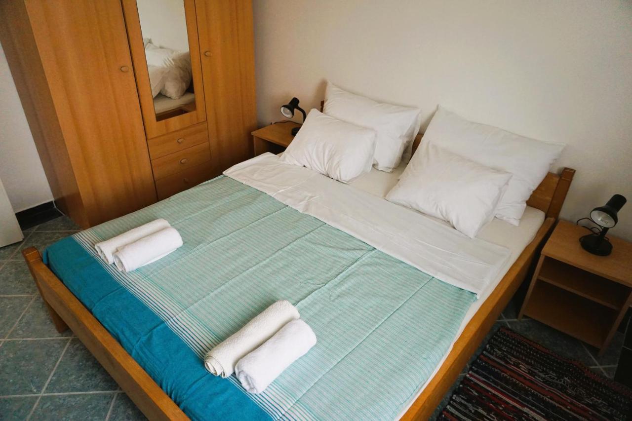 Villa Latina With 6 Apartments And A Shared Pool Vir Exteriör bild